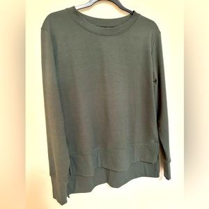 NWOT. Women’s MPG lightweight tunic sweatshirt.